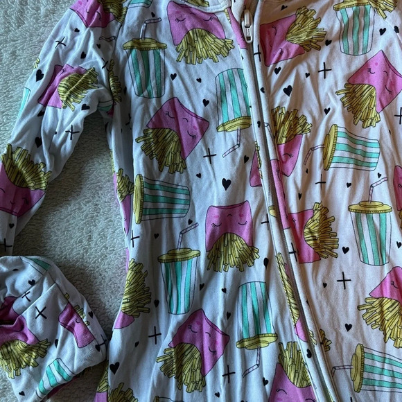 Lia & Liam pajamas, bamboo, viscose blend. 6-12 months. Fries and drink print - Picture 2 of 6